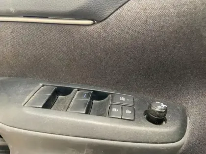 Photo 12 Toyota Yaris  116h Design 5p MY22