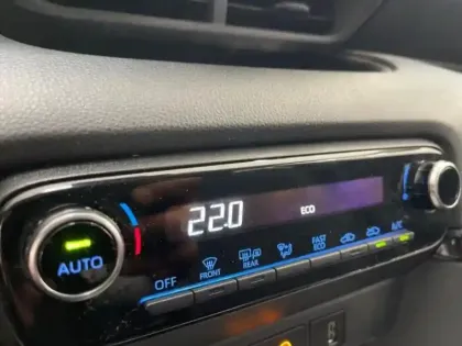 Photo 10 Toyota Yaris  116h Design 5p MY22