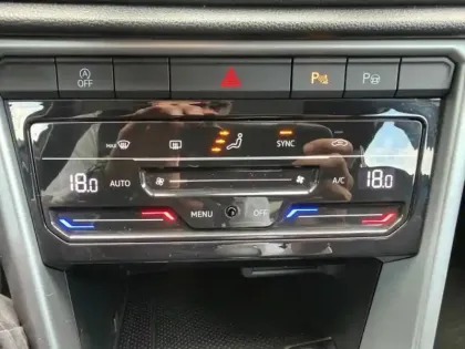 Photo 10 Volkswagen T-roc  1.0 TSI 110ch Life Plus