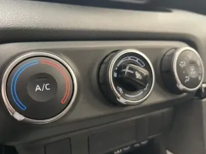 Photo 11 Toyota Yaris  120 VVT-i Dynamic Business 5p MC24