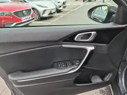 Photo 13 Kia Xceed  1.6 GDi 105ch + Plug-In 60.5ch Active DCT6