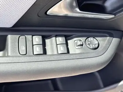 Photo 13 Citroën C4  1.2 130ch S&S MAX Automatique