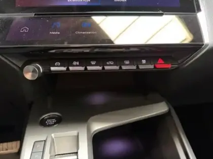 Photo 14 Peugeot 408  PHEV 180ch Allure e-EAT8