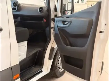 Photo 10 Mercedes Sprinter  Fg 311 CDI 39 3T5 First 12M3 (17415?ht)