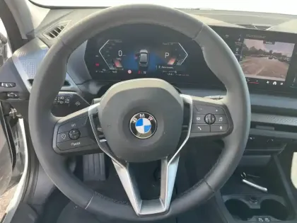 Photo 13 BMW Serie 1 Série 1 116A 122ch M Sport Design DKG7