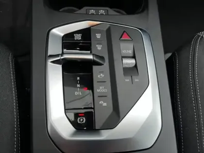 Photo 13 BMW Serie 1 Série 1 116A 122ch M Sport Design DKG7