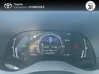 Photo 13 Toyota Yaris  116h Design 5p MC24