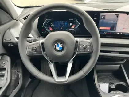 Photo 10 BMW Serie 1 Série 1 116A 122ch M Sport Design DKG7