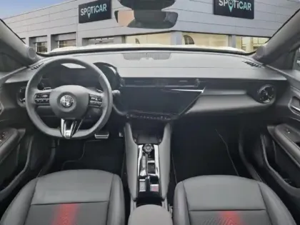 Photo 8 Alfa Romeo Junior  1.2 Ibrida 136ch DCT6