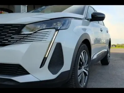 Photo 13 Peugeot 5008  Hybrid 136ch Allure Pack e-DCS6