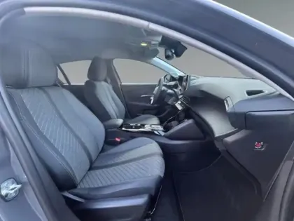 Photo 29 Peugeot 208  e- 136ch Allure