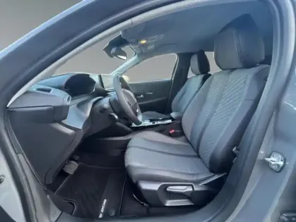 Photo 8 Peugeot 208  e- 136ch Allure