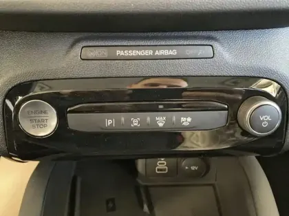 Photo 21 Ford Kuga 2.5 Duratec 180ch Hybrid FlexiFuel Titanium Business Powershift