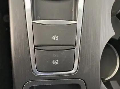 Photo 18 Ford Kuga 2.5 Duratec 180ch Hybrid FlexiFuel Titanium Business Powershift