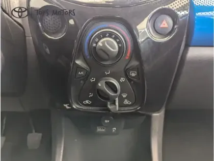 Photo 17 Toyota Aygo Gén. II Ph1 x-wave 2 5