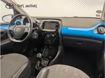 Photo 8 Toyota Aygo Gén. II Ph1 x-wave 2 5