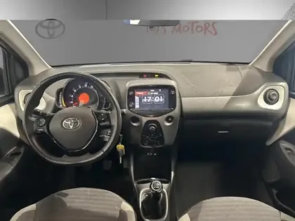 Photo 10 Toyota Aygo x-play 1.0 72 ch