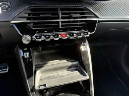 Photo 23 Peugeot 208 GT Line 1.2 100 Ch EAT8 101