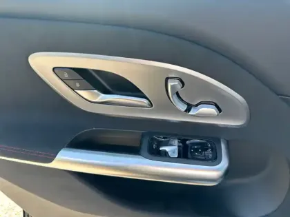 Photo 12 Mercedes GLB 250+ avec technologie EQ Limit