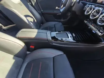 Photo 16 Mercedes CLA  200 d Coupé AMG Line