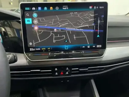 Photo 9 Volkswagen Golf 1.5 eHybrid 204 DSG6 VW Edition