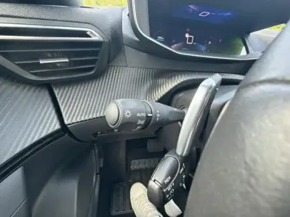 Photo 16 Peugeot 2008  PureTech 130 S&S EAT8 Allure Pack