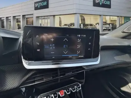 Photo 21 Peugeot 2008  PureTech 130 S&S EAT8 Allure Pack