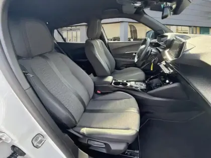 Photo 8 Peugeot 2008  PureTech 130 S&S EAT8 Allure Pack