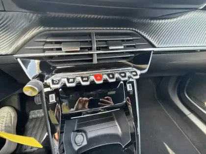 Photo 12 Peugeot 2008  PureTech 130 S&S EAT8 Allure Pack