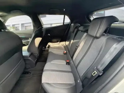 Photo 22 Peugeot 2008  PureTech 130 S&S EAT8 Allure Pack