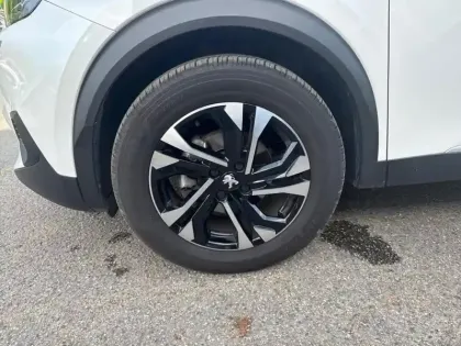 Photo 14 Peugeot 2008  PureTech 130 S&S EAT8 Allure Pack