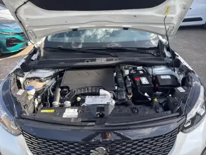 Photo 6 Peugeot 2008  PureTech 130 S&S EAT8 Allure Pack