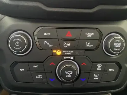Photo 13 Jeep Renegade  1.3 Turbo T4 190ch PHEV 4xe Summit BVA6 eAWD