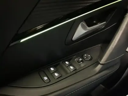 Photo 9 Peugeot 208  e- 136ch GT