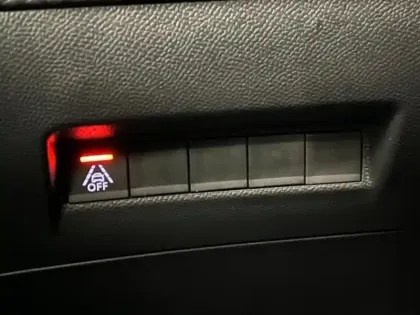 Photo 10 Peugeot 208  e- 136ch GT