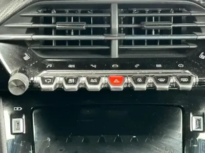 Photo 13 Peugeot 208  1.2 PureTech 100ch S&S GT 118g