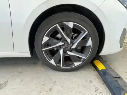 Photo 10 Peugeot 308  1.2 PureTech 130ch S&S Allure Pack