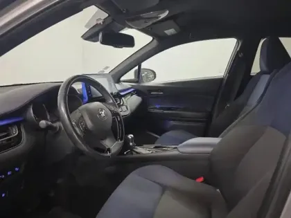 Photo 8 Toyota C-HR  122h Graphic 2WD E-CVT RC18
