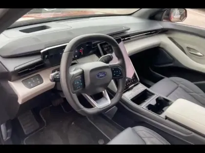 Photo 8 Ford Explorer  286ch Extended Range 77kWh RWD
