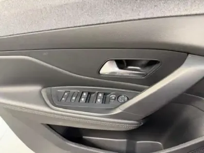 Photo 11 Peugeot 308  1.5 BlueHDi 130ch S&S Allure Pack EAT8