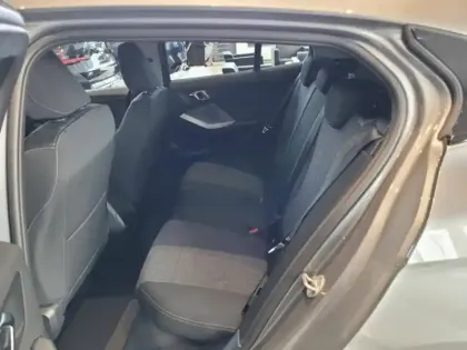 Photo 10 BMW Serie 1 Série 1 120A 170ch M Sport Design DKG7