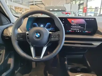 Photo 11 BMW Serie 1 Série 1 120A 170ch M Sport Design DKG7