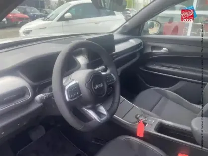 Photo 8 Jeep Avenger  1.2 Turbo T3 110ch MHEV Altitude BVR6 eHybrid