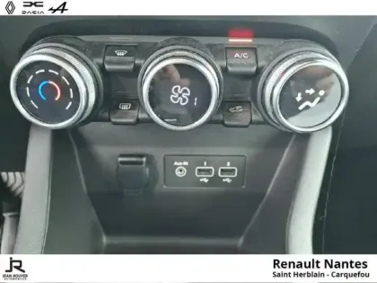 Photo 11 Renault Clio  E-Tech hybride 140ch Limited