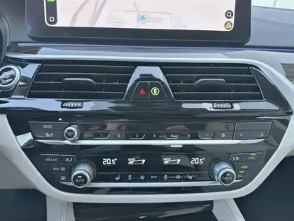 Photo 13 BMW Serie 5 Série 5 520dA 190ch Luxury Steptronic