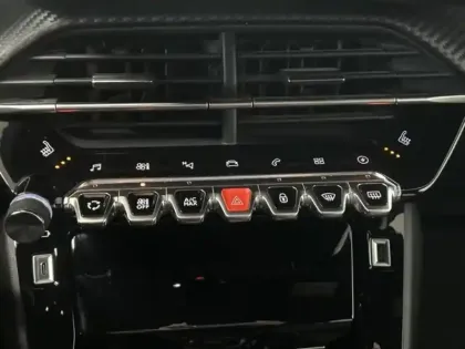 Photo 12 Peugeot 208  e- 136ch GT