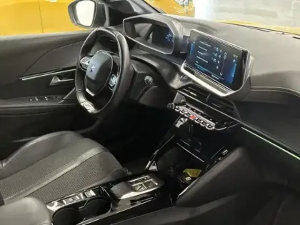 Photo 9 Peugeot 208  e- 136ch GT