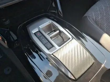 Photo 14 Peugeot 2008  1.2 Hybrid 145ch Allure e-DCS6