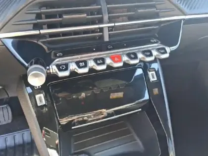 Photo 12 Peugeot 2008  1.2 Hybrid 145ch Allure e-DCS6