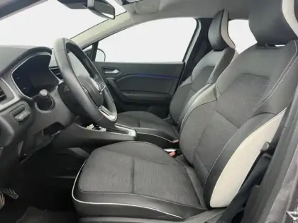 Photo 13 Renault Captur  1.6 E-Tech hybride 145ch Techno Fast Track